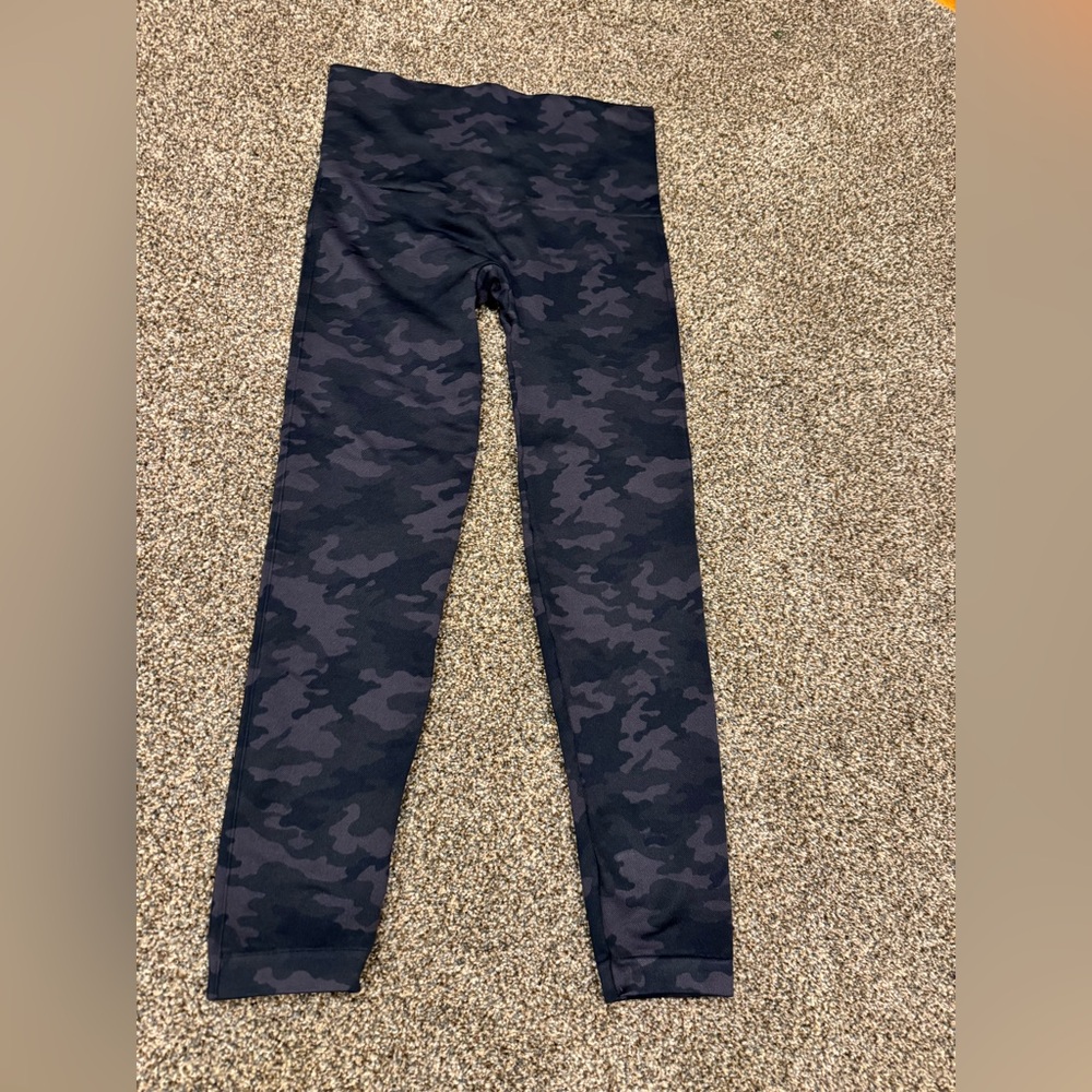 Spanx: Women ; Camouflage Leggings size XL - Picture 2 of 3